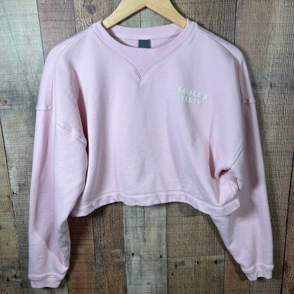 Savage X Fenty Pink Cropped Crewneck Sweatshirt Medium Logo Raw Hem Streetwear